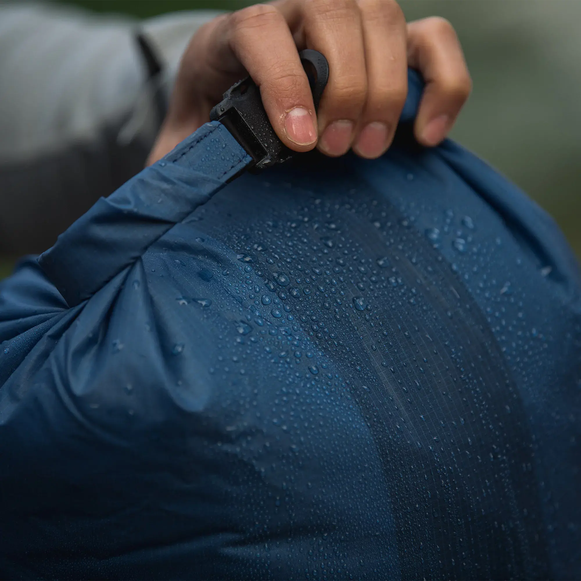 Водонепроницаемая сумка 5.11 Tactical® "Ultralight Dry Bag 20L" - военное снаряжение Darkskiff - фото 16 Водонепроницаемая сумка 5.11 Tactical® "Ultralight Dry Bag 20L" - тактическое снаряжение Darkskiff - фото 16